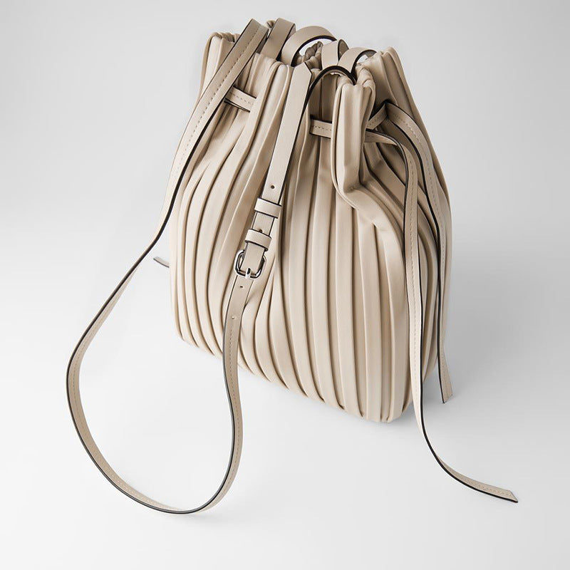 Catalina Cuero Shoulder Bolso