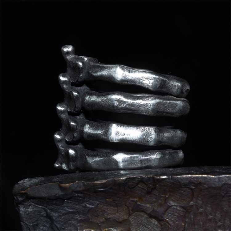 Anillo Columna Vertebral Maldita