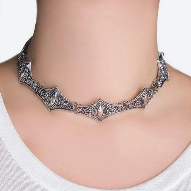 Vintage Choker Maldito