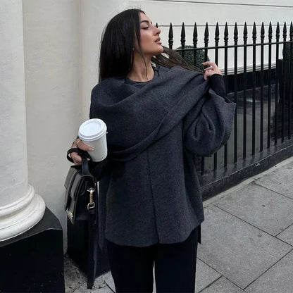 Chaqueta Gótica 's Asymmetric Scarf