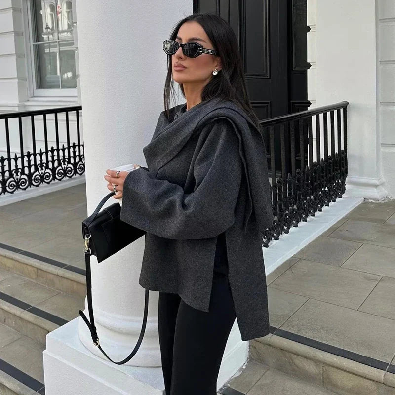 Chaqueta Gótica 's Asymmetric Scarf