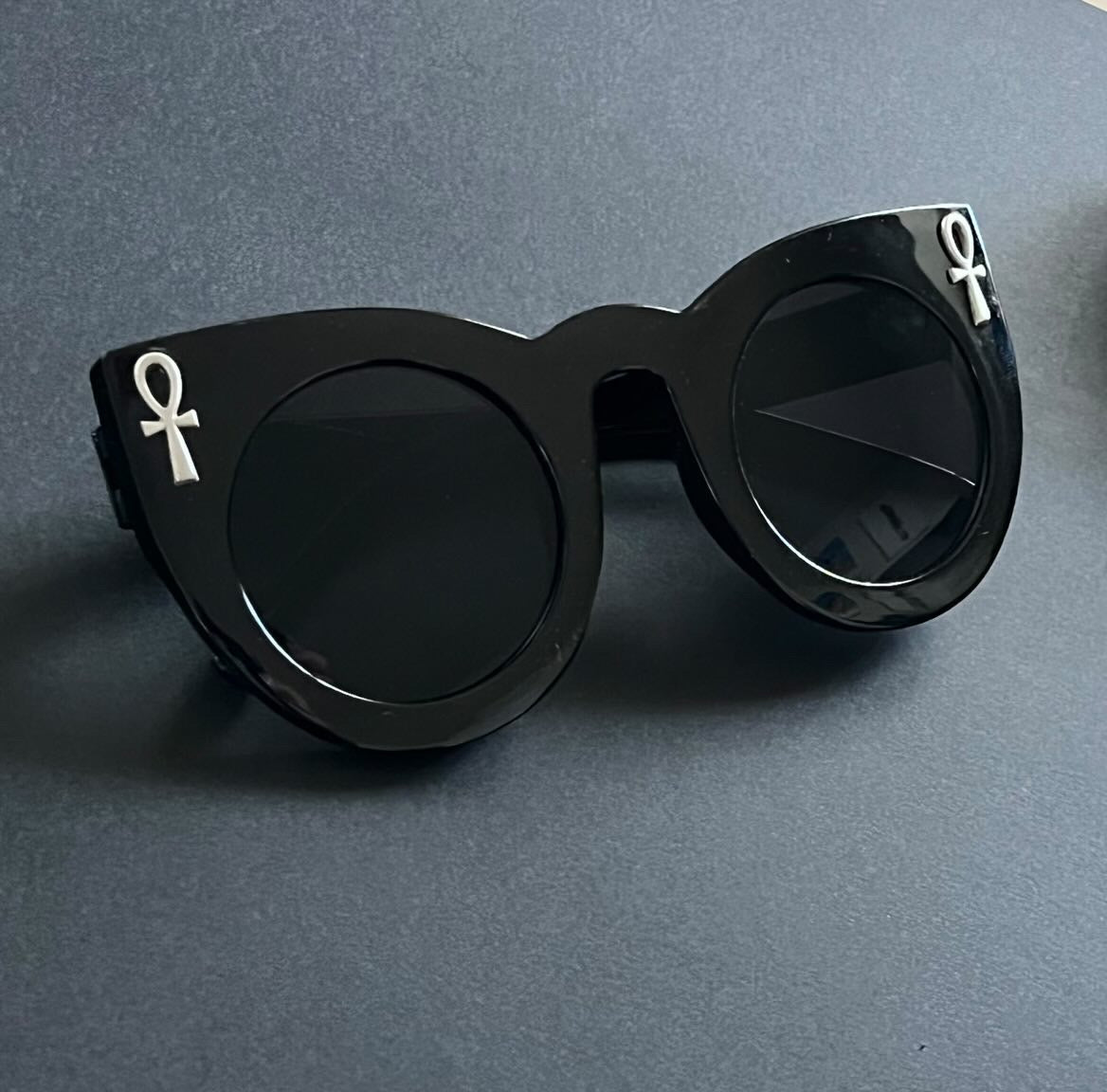 Double Life Sunglasses del Inframundo